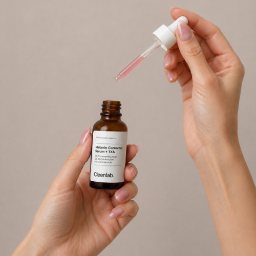 Melanin Corrector Serum hand square